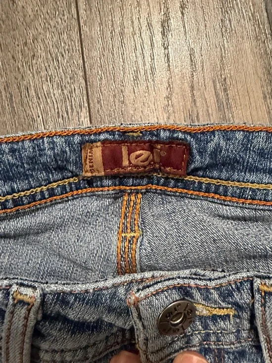 lei Light Blue Washed Capris Jeans - Picture 2 of 8